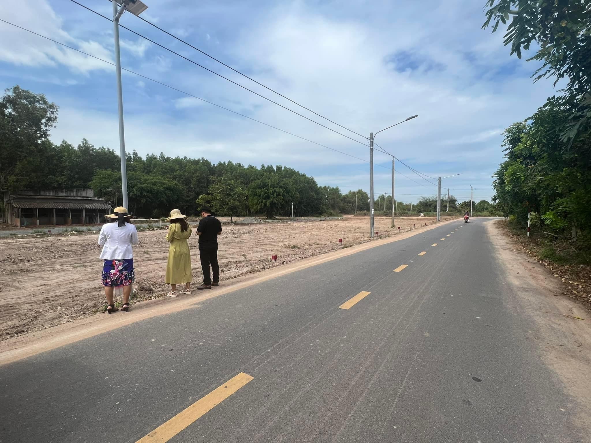 Mat truoc nhua 12m Long My